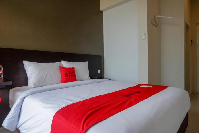 reddoorz plus near solo baru