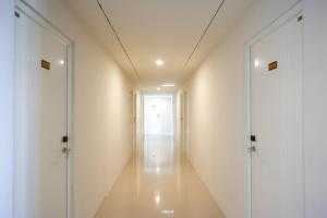 reddoorz plus near solo baru