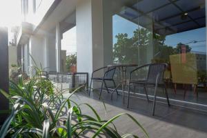 reddoorz plus near solo baru