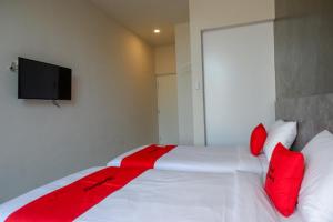 reddoorz plus near solo baru