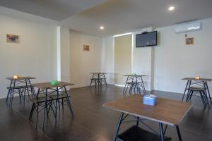 reddoorz plus near solo baru