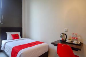 reddoorz plus near solo baru