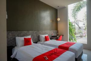 reddoorz plus near solo baru