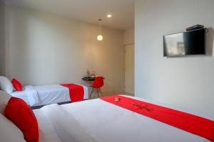 reddoorz plus near solo baru