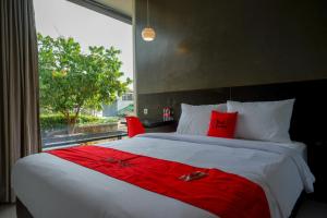 reddoorz plus near solo baru