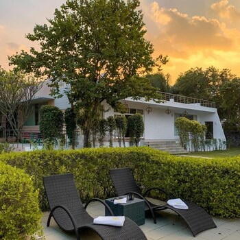 khushana villa by baywatch stayzz