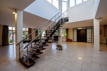 khushana villa by baywatch stayzz