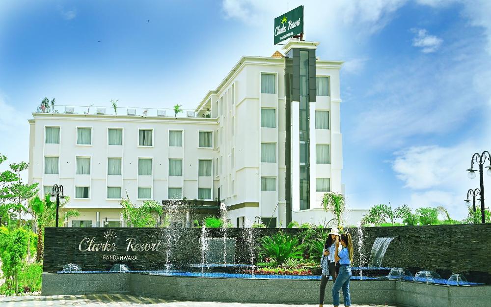 clarks resort bandanwara