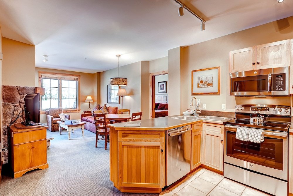Dakota Lodge 8513,150 Dercum Square,3.5 star