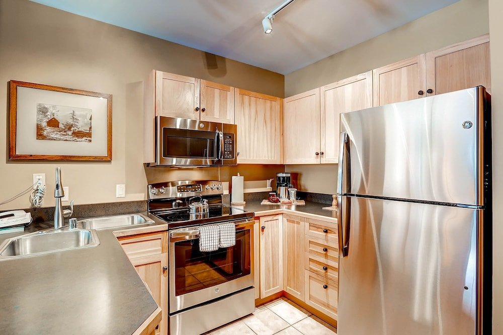Dakota Lodge 8513,150 Dercum Square,3.5 star