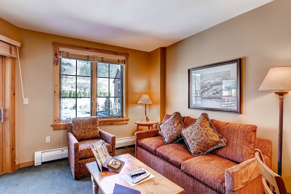 Dakota Lodge 8513,150 Dercum Square,3.5 star