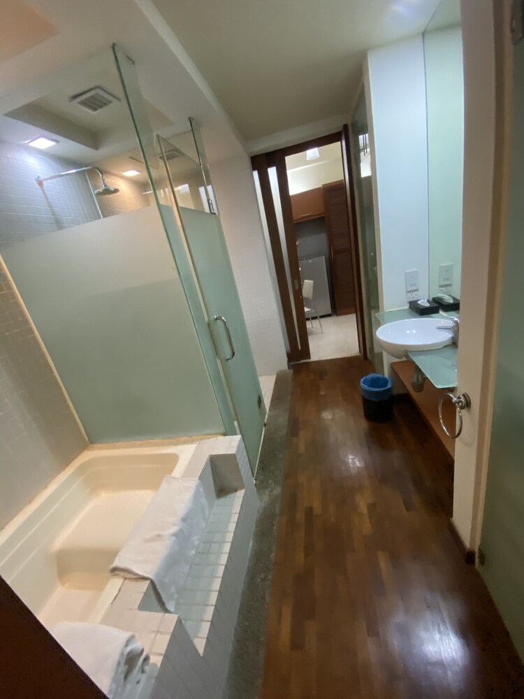 peninsula residents all suite