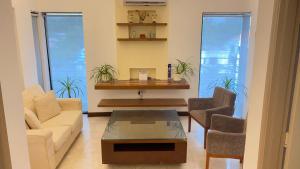 peninsula residents all suite