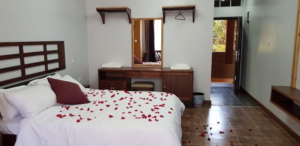 edgewood country place