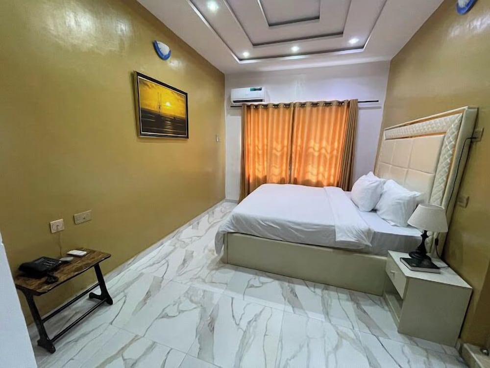 lawsons residence and suite