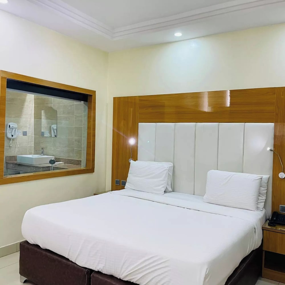 lawsons residence and suite