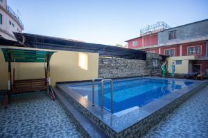 mahadev inn pokhara