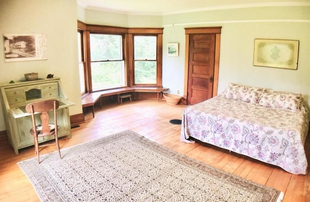 laurel river club bed and breakfast or lrcbnb