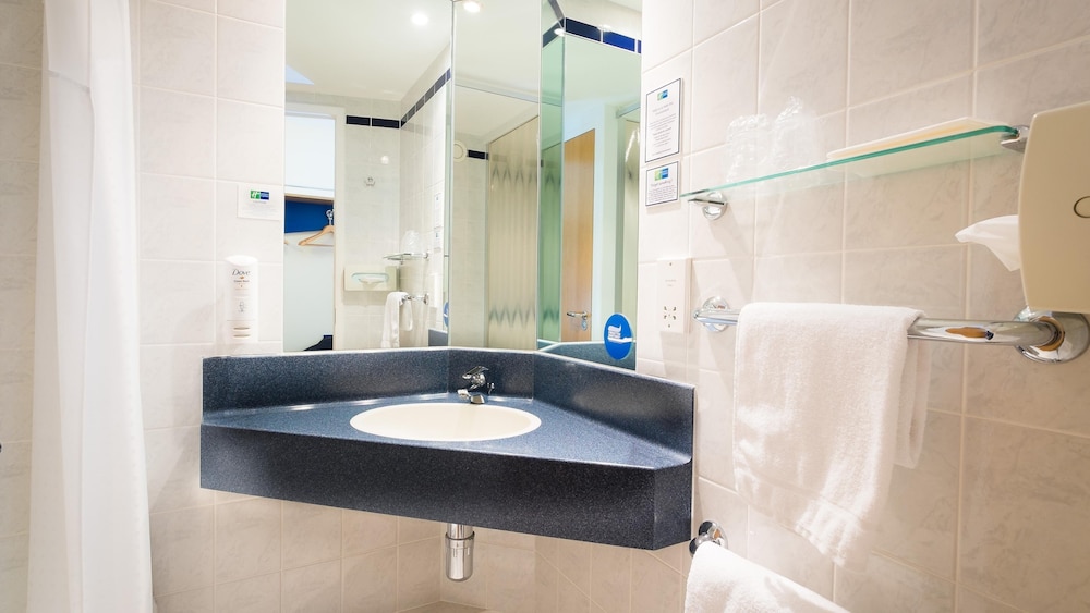 holiday inn express aberdeen city centre by ihg