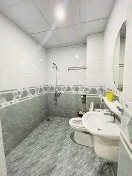 little vietnam hotel cat ba