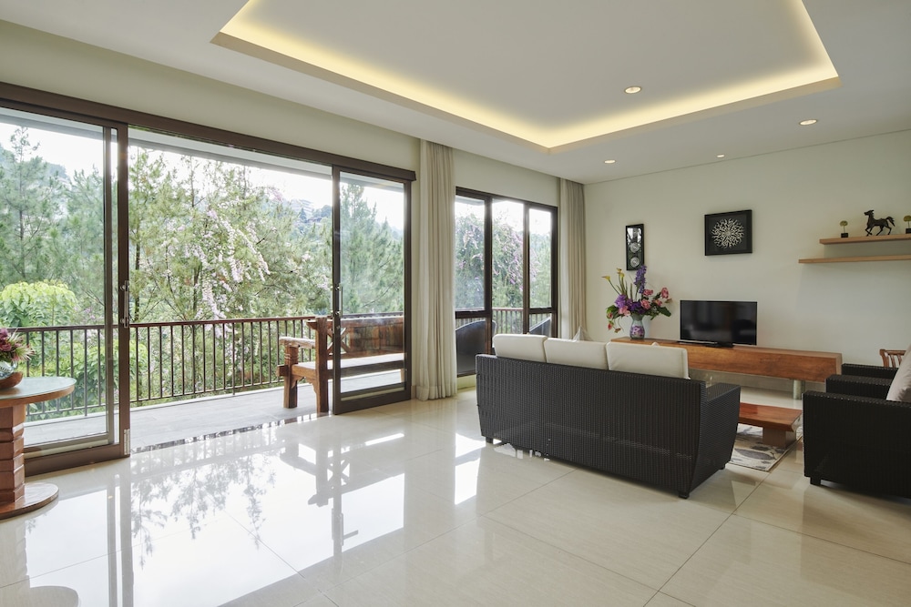 pinus villa 5 bedrooms with a private pool