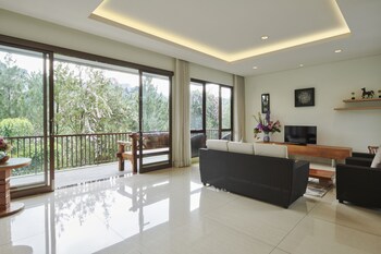 pinus villa 5 bedrooms with a private pool
