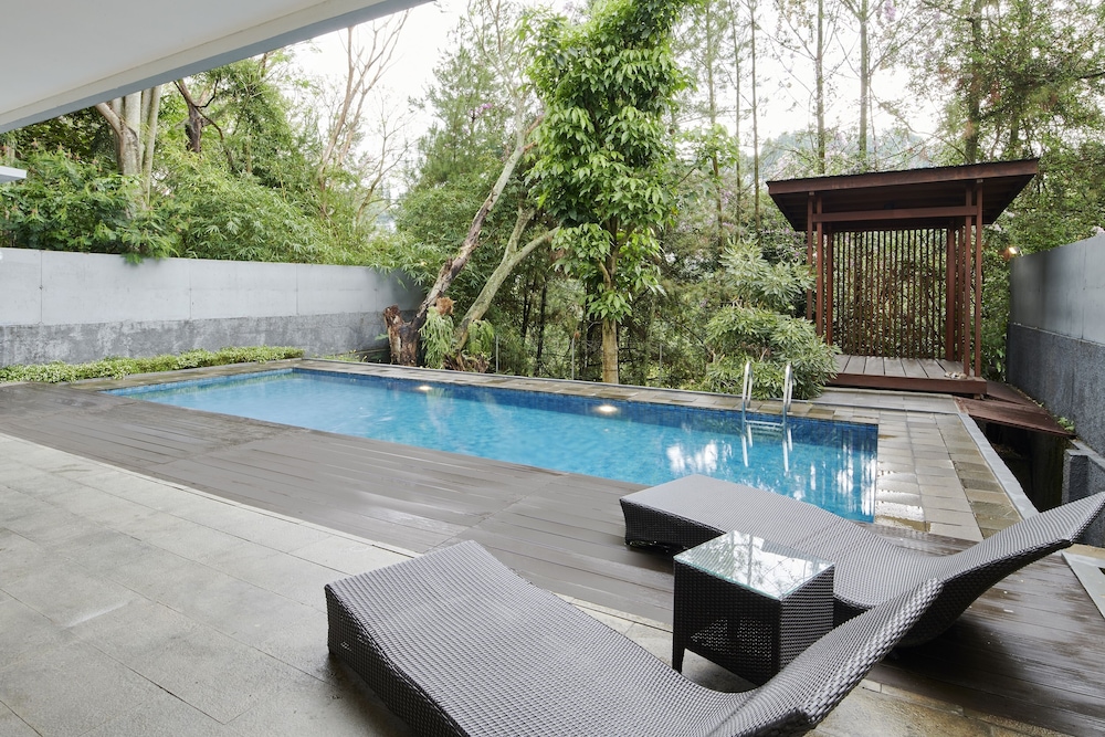 pinus villa 5 bedrooms with a private pool