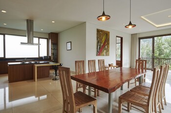 pinus villa 5 bedrooms with a private pool