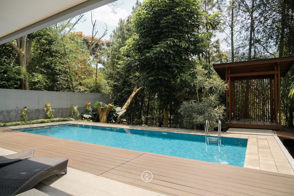 pinus villa 5 bedrooms with a private pool