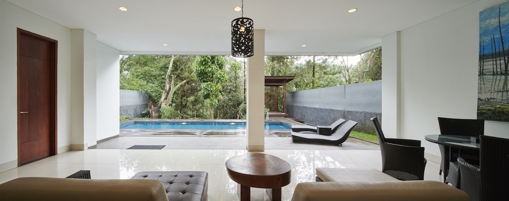 pinus villa 5 bedrooms with a private pool