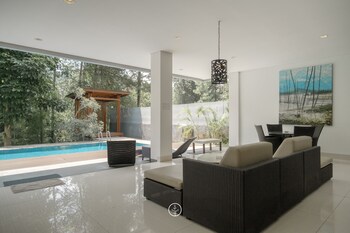 pinus villa 5 bedrooms with a private pool