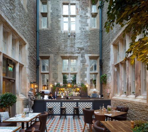 de vere tortworth court