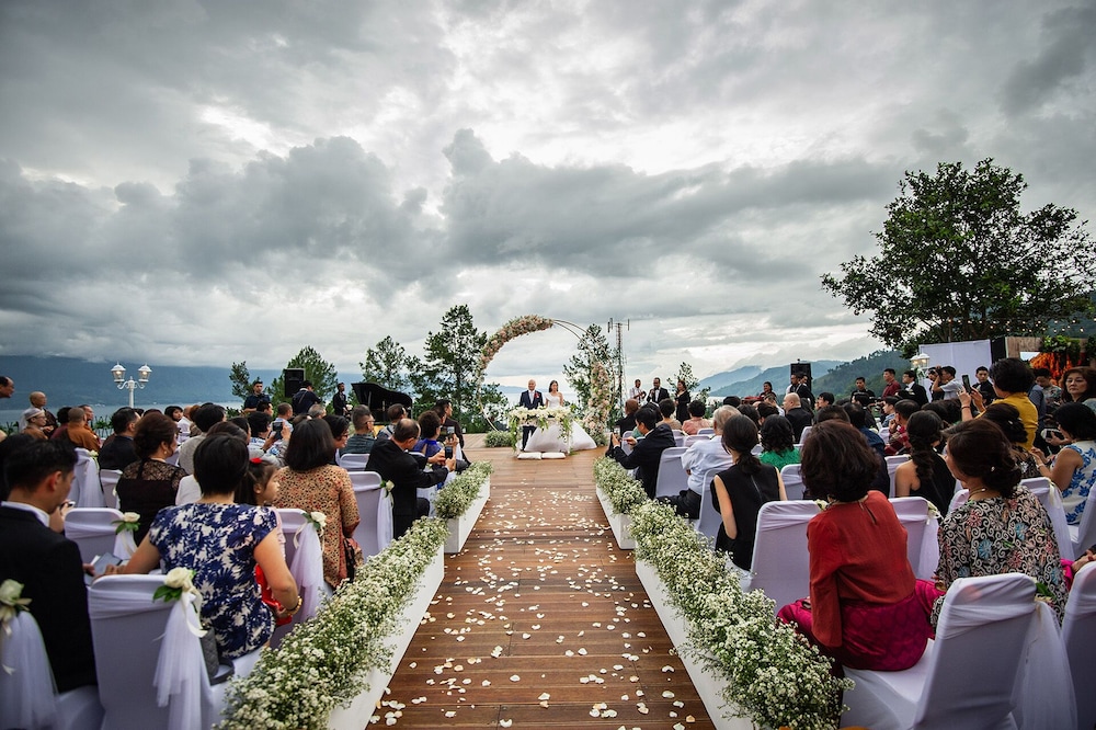 niagara hotel lake toba and resorts