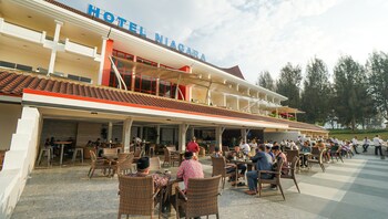 niagara hotel lake toba and resorts