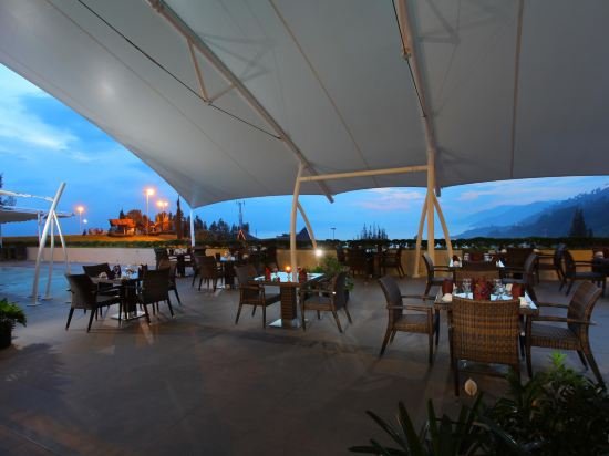 niagara hotel lake toba and resorts