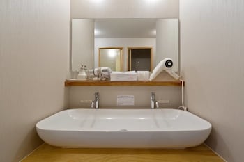 grapehouse koenji hostel caters to women