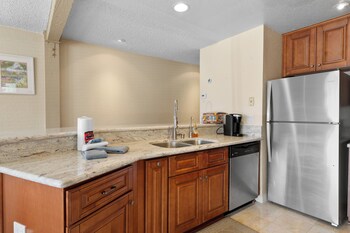 Lakeside Condo,,3 star