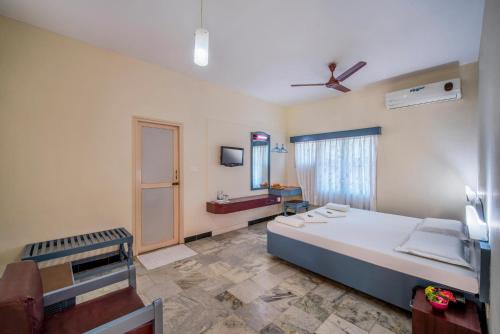 hotel sadhabishegam
