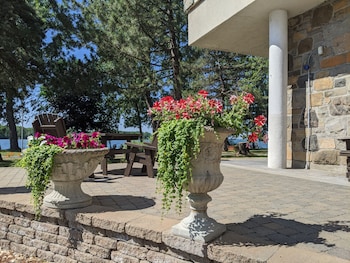 Manoir D'youville,Montreal>>Chateauguay,2 star