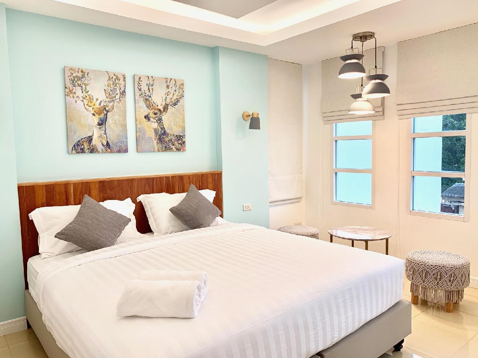 Charlie Place,Hua Hin>>Cha-Am,2 star