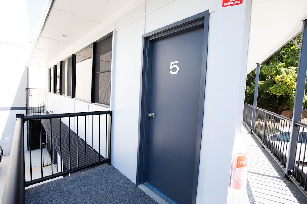 airlie sun and sand accommodation 5