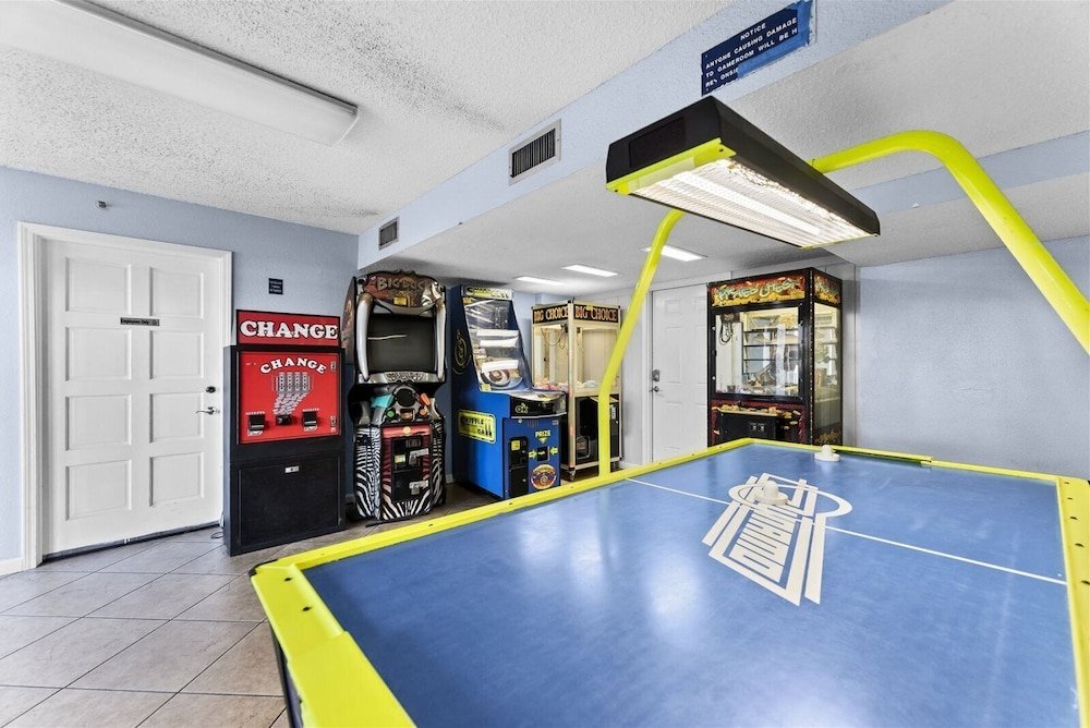 The Summit 615,,3.5 star