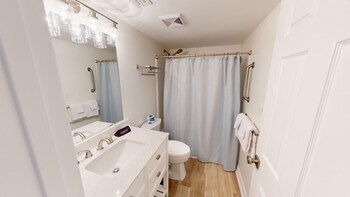 recently renovated 2 bedroom short walk to the beach condo