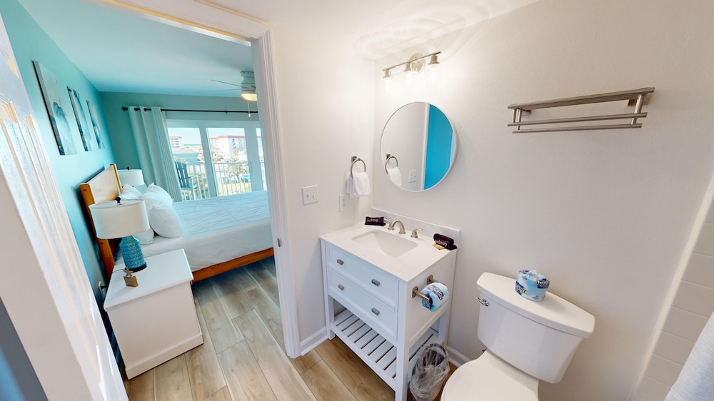 recently renovated 2 bedroom short walk to the beach condo