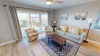 recently renovated 2 bedroom short walk to the beach condo