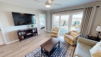 recently renovated 2 bedroom short walk to the beach condo