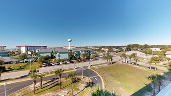 recently renovated 2 bedroom short walk to the beach condo