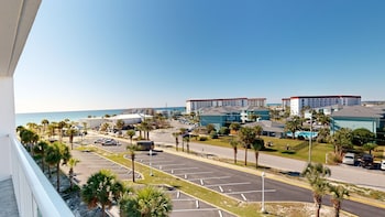 recently renovated 2 bedroom short walk to the beach condo