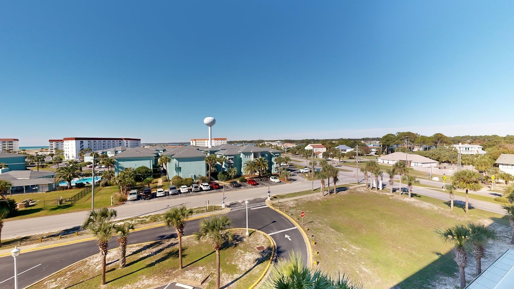 recently renovated 2 bedroom short walk to the beach condo