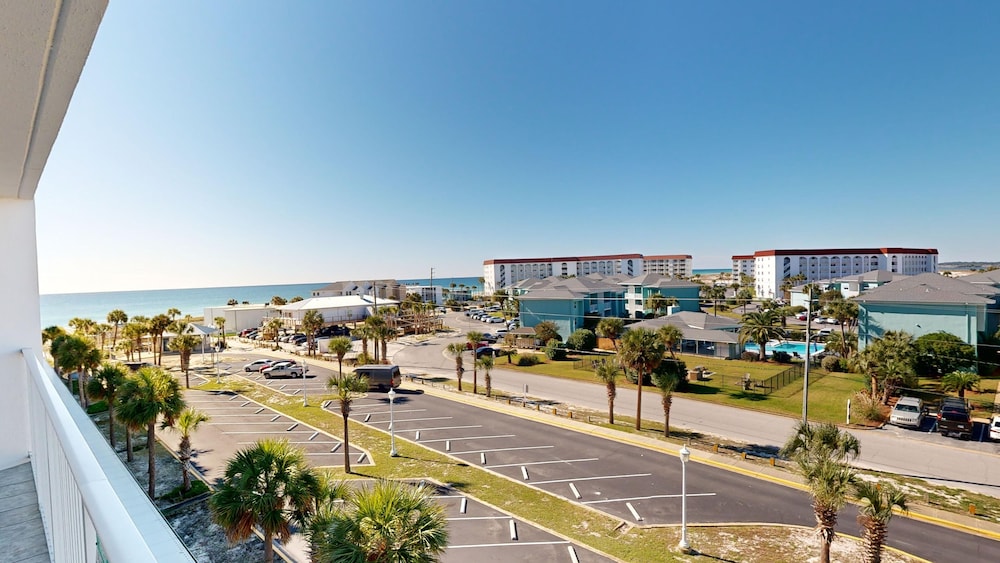 recently renovated 2 bedroom short walk to the beach condo